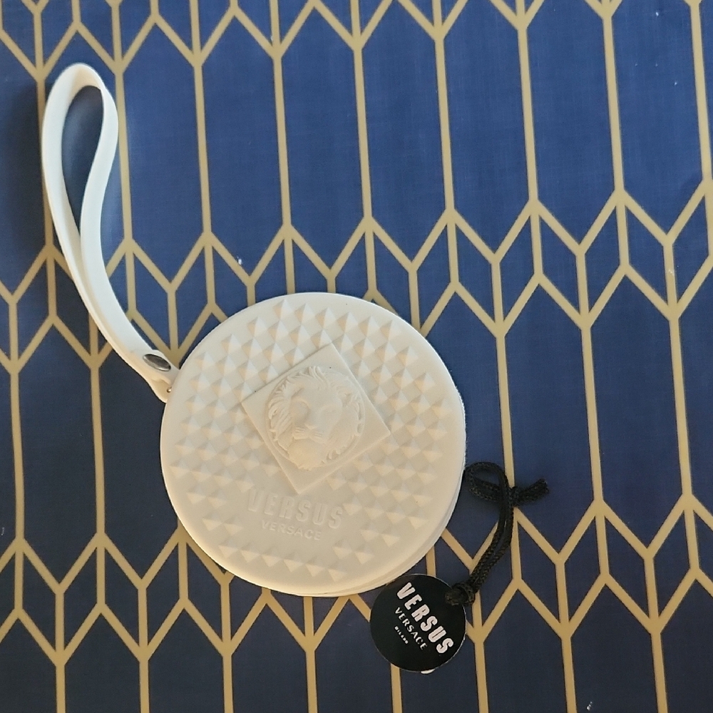 Versus Versace Textured White Round Wristlet Case Only - Picture 4 of 14